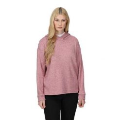 Bluza damska z kapturem Regatta Kassidy. Czerwone bluzy damskie Regatta, bez wzorów, eleganckie, bez ramiączek, z kapturem. Za 256.50 zł.
