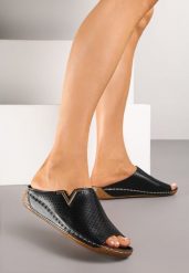 Czarne Klapki Vices z Perforowaną Cholewką Sarianae. Czarne klapki damskie Born2be, bez wzorów, eleganckie, bez obcasa, na płaskiej podeszwie, bez zapięcia. Za 79.99 zł.