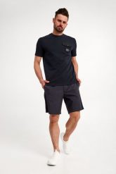 Bermudy ARMANI EXCHANGE. Szorty męskie Armani Exchange, bez wzorów. Za 539.00 zł.