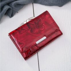 Portfel damski skórzany lakierowany mały czerwony z RFID SP-27-RD. Czerwone portfele damskie z lakierowanej skóry. Za 99.00 zł.