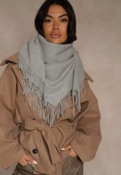 Szary Bawełniano-Wiskozowy Szalik w Kształcie Trójkąta z Frędzlami Vetisara. Szare szaliki damskie Renee, bez wzorów, z bawełny. Za 39.99 zł.