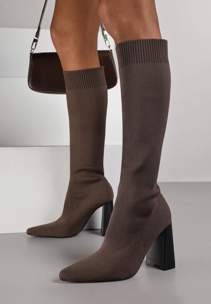 Brązowe Skarpetkowe Kozaki VICES na Geometrycznym Słupku z Noskiem w Szpic Zevra. Brązowe kozaki damskie Born2be, bez wzorów, z satyny, bez obcasa, na obcasie, bez zapięcia. Za 149.99 zł.