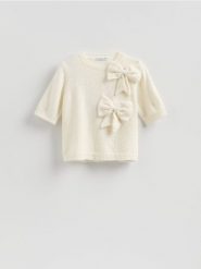 Sweter z kokardami - kremowy. Białe swetry nierozpinane damskie Reserved, l, bez wzorów, z dzianiny, bez kołnierzyka, bez ramiączek. Za 129.99 zł.