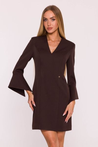 Elegancka sukienka z szerokimi mankietami dekolt V brązowa. Brązowe sukienki damskie MOE, do pracy, s, bez wzorów, z tkaniny, biznesowe, bez kołnierzyka, bez ramiączek, mini, dopasowane. Za 379.00 zł.