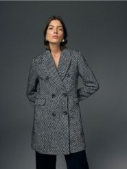 Dwurzędowy płaszcz z dodatkiem wełny - szary. Szare płaszcze damskie Reserved, l, bez wzorów, z tkaniny, bez kołnierzyka, bez kaptura. W wyprzedaży za 179.99 zł.