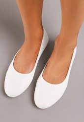Białe Płaskie Balerinki Wsuwane Ozdobione Brokatem Joanmarie. Białe balerinki damskie Born2be, z aplikacjami, glamour, bez obcasa, na płaskiej podeszwie, bez zapięcia. Za 39.99 zł.