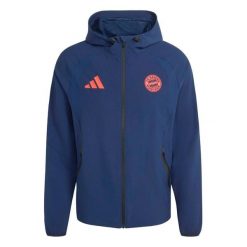 Kurtka przeciwdeszczowa Bayern Monachium Tiro 2026/27. Czerwone kurtki męskie Adidas, l, bez wzorów, z materiału, sportowe, z kapturem. Za 388.00 zł.