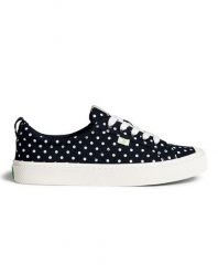 Tenisówki Cariuma OCA Low Polka Dot Black Canvas. Czarne trampki i tenisówki damskie CARIUMA, bez wzorów, z gumy, bez zapięcia. Za 233.70 zł.