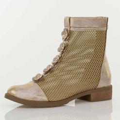 Złote wiosenne ażurowe botki damskie Jezzi Asa62-130. Żółte botki damskie Jezzi, na jesień, w ażurowe wzory, z jeansu, boho, bez obcasa, na obcasie, bez zapięcia. Za 259.00 zł.
