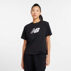 Koszulka damska New Balance WT43583BK – czarna. Czarne bluzki damskie New Balance, l, bez wzorów, z materiału, klasyczne, bez kołnierzyka, bez ramiączek. Za 129.99 zł.