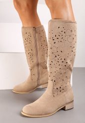 Ciemnobeżowe Ażurowe Płaskie Kozaki w Stylu Boho Zapinane na Suwak Velmara. Brązowe kozaki damskie Born2be, w ażurowe wzory, bez obcasa, na obcasie, bez zapięcia. Za 189.99 zł.