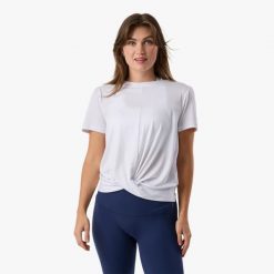 Koszulka treningowa damska Swedemount Core Wrap Soft Tee szybkoschnąca. Białe bluzki damskie SWEDEMOUNT, bez wzorów, sportowe, bez kołnierzyka, bez ramiączek. Za 79.99 zł.