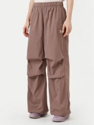 Adidas Spodnie dresowe Essentials Ripstop JD0783 Beżowy Loose Fit. Brązowe spodnie dresowe damskie Adidas, bez wzorów, z dresówki. Za 169.99 zł.