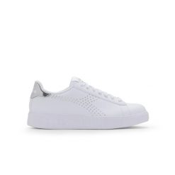 Trampki damskie DIADORA STEP P FIREFLY. Białe trampki i tenisówki damskie Diadora, bez wzorów, bez zapięcia. Za 119.99 zł.