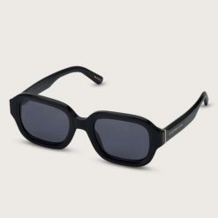 Okulary Kapten & Son Biarritz Czarne. Czarne okulary przeciwsłoneczne damskie KAPTEN & SON. Za 507.56 zł.