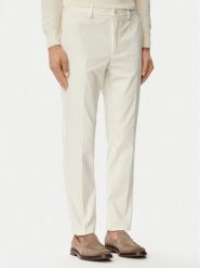 BOSS Chinosy Kaiton1 50543945 Kremowy Regular Fit. Białe eleganckie spodnie męskie Boss, bez wzorów, z syntetyku. Za 749.99 zł.