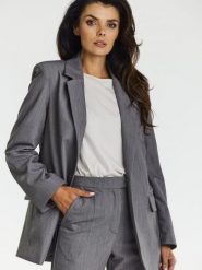 Żakiet Model A676 Grey - awama. Szare marynarki i żakiety damskie Awama, bez wzorów, z elastanu, eleganckie, bez kołnierzyka, bez ramiączek. Za 481.46 zł.