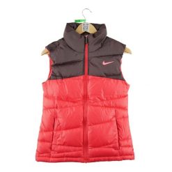 Second life - Kurtka puchowa w kolorze różowym dla kobiet - Stan bardzo dobry. Czerwone kurtki sportowe damskie Nike, s, bez wzorów, z puchu, bez ramiączek, bez kaptura. Za 169.16 zł.