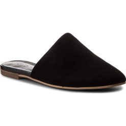 Klapki VAGABOND - Ayden 4305-240-20 Black. Czarne klapki damskie Vagabond, bez wzorów, ze skóry, bez obcasa, na obcasie, bez zapięcia. W wyprzedaży za 199.00 zł.