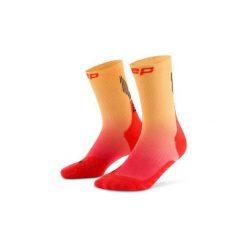 Damskie sportowe skarpety kompresyjne do połowy łydki Core Run gradient CEP. Czerwone skarpetki damskie CEP, bez wzorów, z elastanu. Za 99.00 zł.