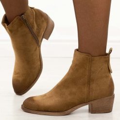 Brązowe zamszowe botki damskie Potocki 12737. Brązowe botki damskie POTOCKI, na jesień, bez wzorów, z jeansu, boho, z okrągłym noskiem, bez obcasa, na obcasie, bez zapięcia. Za 219.00 zł.