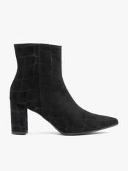Czarne wyższe botki ze skóry welurowej. Czarne botki damskie Ryłko, bez wzorów, ze skóry, eleganckie, bez obcasa, na słupku, bez zapięcia. Za 499.99 zł.