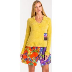 SWETER ICE PLAY. Żółte swetry nierozpinane damskie Ice Play, l, bez wzorów, bez kołnierzyka, bez ramiączek. Za 699.00 zł.