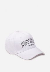 Biała Bawełniana Czapka z Wyszytymi Napisami Vonenia. Białe czapki damskie Renee, bez wzorów, z bawełny. Za 34.99 zł.