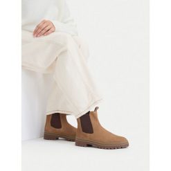 Sztyblety Lasocki. Brązowe botki damskie Lasocki, bez wzorów, bez obcasa, na płaskiej podeszwie, bez zapięcia. Za 249.99 zł.