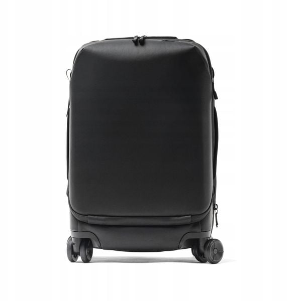Walizka Travel Line Peak Design Roller Pro Carry-On Black – czarna. Czarne walizki męskie PEAK DESIGN, bez wzorów, małe. Za 2,692.25 zł.