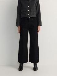 Jeansy culotte z wysokim stanem - czarny. Czarne jeansy damskie Reserved, bez wzorów, z bawełny, z podwyższonym stanem. W wyprzedaży za 79.99 zł.