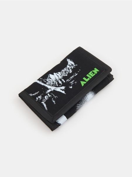 Portfel Alien - czarny. Czarne portfele męskie Sinsay, bez wzorów. W wyprzedaży za 12.99 zł.