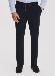 PAKO LORENTE – Granatowe spodnie męskie z wełną. Spodnie materiałowe męskie Pako Lorente, bez wzorów, z elastanu. Za 279.99 zł.