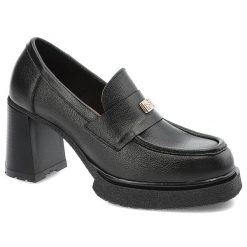 Czarne Półbuty Armodo Eleganckie Obuwie Damskie Na Obcasie. Czarne półbuty damskie Armodo, bez wzorów, ze skóry, eleganckie, bez obcasa, na obcasie, bez zapięcia. Za 339.99 zł.