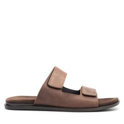 Klapki Lasocki. Brązowe klapki męskie Lasocki, bez wzorów, bez zapięcia. Za 159.99 zł.