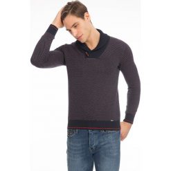 Sweter w kolorze granatowym. Niebieskie swetry męskie Denim Culture, l, bez wzorów, z bawełny, bez kołnierzyka, bez ramiączek. W wyprzedaży za 159.95 zł.