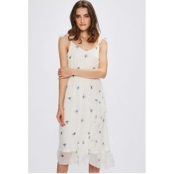 Vero Moda - Sukienka Danni. Białe sukienki damskie Vero Moda, na co dzień, m, bez wzorów, z materiału, casualowe, bez kołnierzyka, bez ramiączek, midi, proste. W wyprzedaży za 69.90 zł.