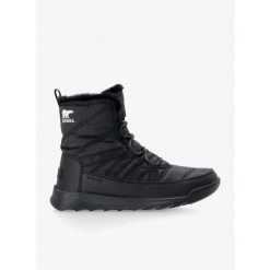 Buty zimowe damskie Sorel Whitney II Plus Lace WP. Czarne obuwie trekkingowe damskie Sorel, bez zapięcia. Za 408.99 zł.