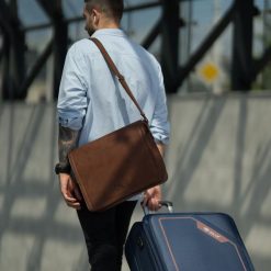 Torba męska na ramię listonoszka Solier S11 brązowa vintage. Brązowe torby na ramię męskie Solier, z jeansu, na ramię. Za 199.99 zł.