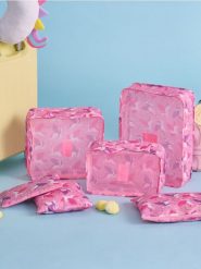 Organizery do walizki z motywem jednorożca 6 pack - różowy. Czerwone walizki damskie Sinsay, bez wzorów. Za 29.99 zł.