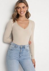 Beżowa Prążkowana Bluzka z Wiskozą i Koronką Tasfia. Brązowe bluzki damskie Born2be, m, z aplikacjami, z jeansu, eleganckie, bez kołnierzyka, bez ramiączek. Za 44.99 zł.