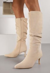 Beżowe Kozaki z Imitacji Zamszu na Szpilce z Marszczoną Cholewką Rilareia. Brązowe kozaki damskie Born2be, bez wzorów, z jeansu, bez obcasa, na obcasie, bez zapięcia. Za 149.99 zł.