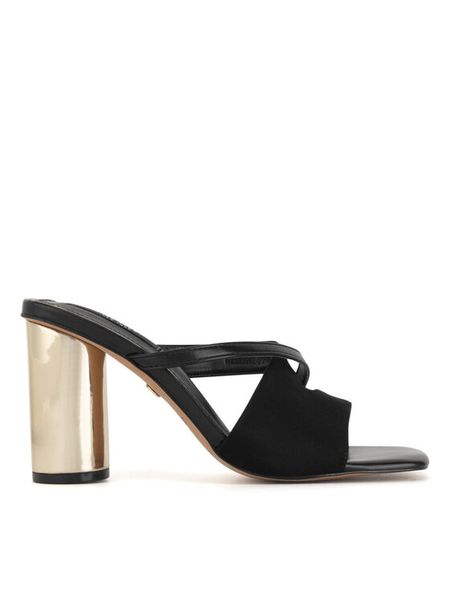 Nine West Klapki WSS21562-01 Czarny. Czarne klapki damskie Nine West, bez wzorów, z materiału, bez obcasa, bez zapięcia. Za 199.99 zł.