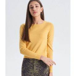 Gładki sweter - Żółty. Żółte swetry męskie Cropp, l, bez wzorów, bez kołnierzyka, bez ramiączek. Za 79.99 zł.
