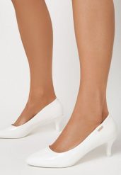 Białe Czółenka Philenope. Białe czółenka damskie Born2be, bez wzorów, z lakierowanej skóry, eleganckie, bez obcasa, na szpilce, bez zapięcia. Za 59.99 zł.