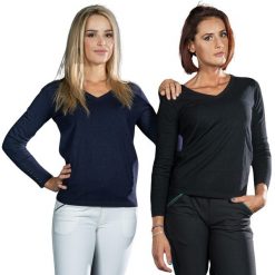 Damski sweter v-neck Flags&Cup Nostava. Niebieskie swetry nierozpinane damskie FLAGS&CUP, na zimę, bez wzorów, bez kołnierzyka, bez ramiączek. Za 298.50 zł.
