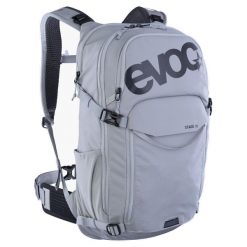 Plecak rowerowy Evoc Stage 18 - sand/violet. Szare plecaki męskie EVOC, bez wzorów. Za 840.39 zł.