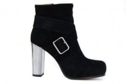 Botki Sca'viola 3W542 Suede Black, Czarny, Skóra naturalna - 40. Czarne botki damskie Sca'viola, na jesień, bez wzorów, z materiału, klasyczne, bez obcasa, na obcasie, bez zapięcia. W wyprzedaży za 149.00 zł.