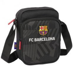 FC Barcelona saszetka na ramię czarna czarny. Czarne saszetki i nerki męskie FC BARCELONA, na ramię. Za 127.78 zł.