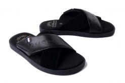 BUGATTI 321--ART80-1014 1010 black/black, klapki męskie. Czarne klapki męskie Bugatti, bez wzorów, bez zapięcia. Za 223.93 zł.